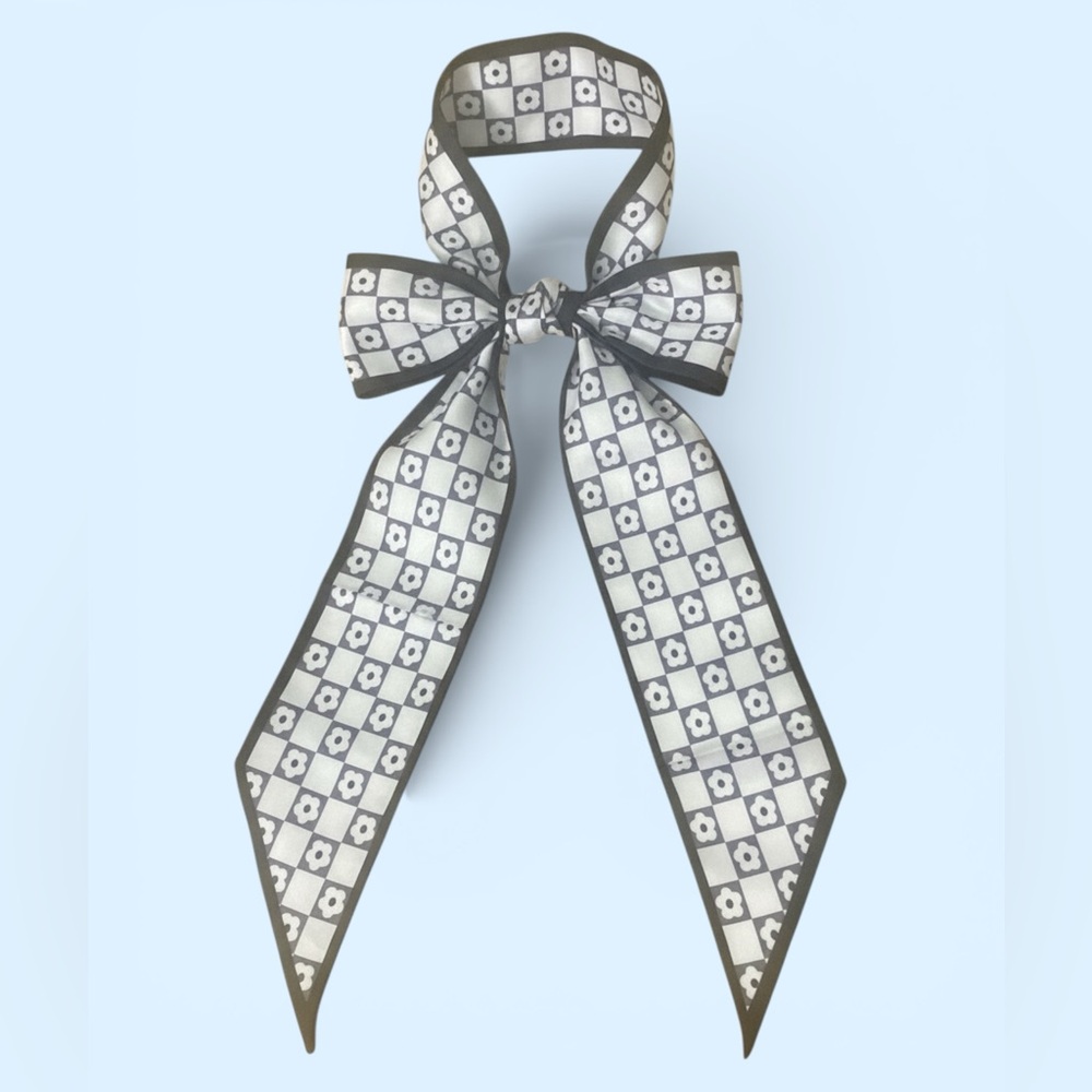 🎀Black & White Floral Pattern Chic Twilly | Versatile Hair, Neck, or Bag Scarf